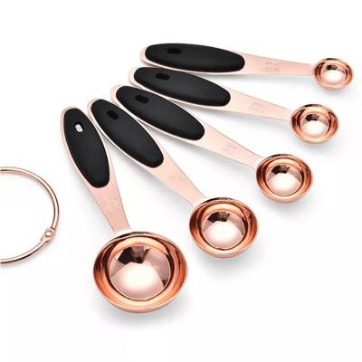 China Viable Slap- 430 Stainless Steel-Copper Dish With Silicone Inlaid Handle Rose Gold Measuring Cups And Spoons for sale