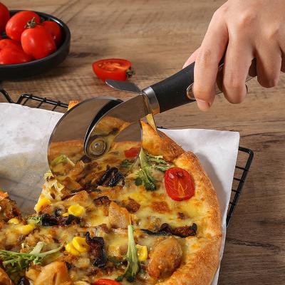 China Super sharp stocked with non-slip handle for easy to use dough waffles and cookies and clean wooden pizza cutter wheel for sale