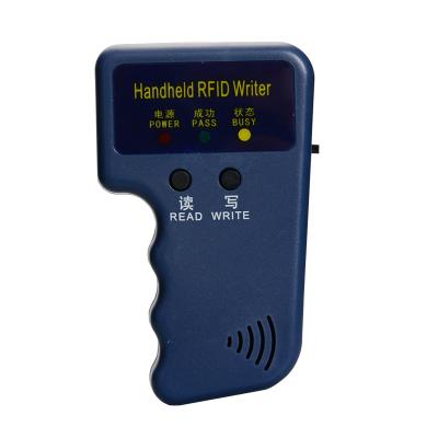 China 125KHz Handheld Read EM4100 TK4100 RFID Copier Writer Duplicator Programmer Reader EM4305 T5577 Rewritable ID Keyfobs Tags 117*71*31mm for sale