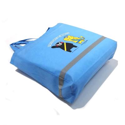 China Pretty Appearance Handled Tote Non Woven Shopping Bag Multifunctional Foldable Shopping Bag for sale