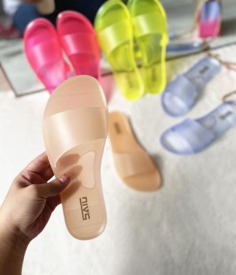 China Fashion Trend Casual Shoe Wholesaler PVC Summer Flats Candy Colors Jelly Crystal Beach Woman Slippers Transparent for sale