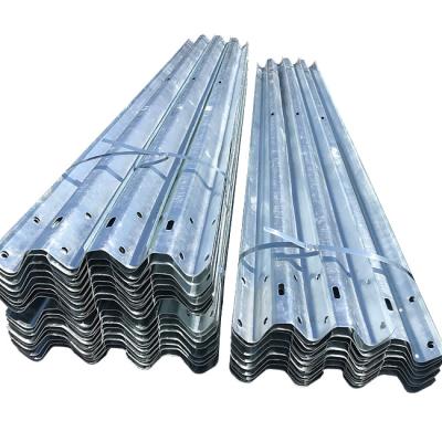 China Anti-corrosion manufacturer sells q235B q345B hot dip galvanized W beam driveway guardrail made in China for sale