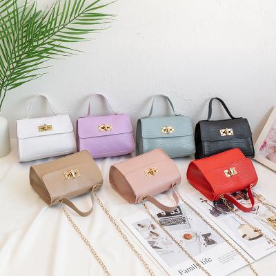 China Fashion lizard pattern square bag2022hand small messenger bag Diamond chain one shoulder bagSimple portable shoulder bag women for sale