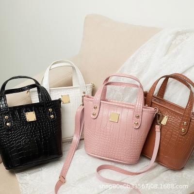 China Fashion crocodile pattern bucket bagwomen handbags2021Foreign trade small bags for women fashion wholesale one-piece bag dropshipping for sale