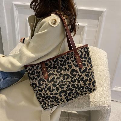 China Fashion fashion printed large tote bag women's single bag 2021Korean college student shoulder bag girl's handbag new for sale