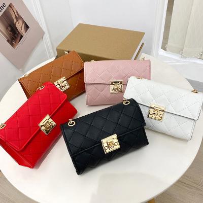 China Fashion Embroidered small square shoulder bag2021ladies women's bagsKorean style women's diamond plaid chain bag border bag for sale