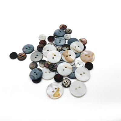 China Other Wholesale Custom Decorative Two Hole Sewing Colorful Shell Buttons Clothing Shell Buttons Buttons in Natural for sale