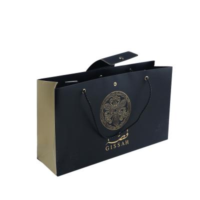 China 2022 Specilty Design Recyclable Free Biodegradable Paper Garment Custom Black Logo Print Matt Varnishing Luxury Packaging Paper Bags for sale