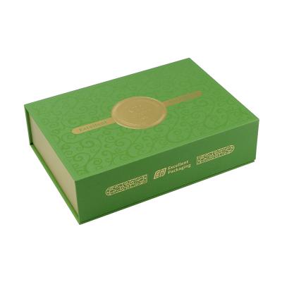 China Recyclable Cosmized Packaging Flap Lid Cardboard Bespoke Magnetic Closure Custom Gift Box Customized Makeup Tape EVA for sale