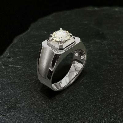 China CLASSIC 18K Gold Moissanite Ring Exclusively Designed For Men for sale