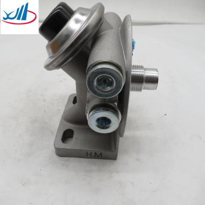 Chine Les pièces d'autobus de Yutong essence OEM 3982382 de tête de filtre de séparateur d'eau de couverture de filtre pour le camion à vendre