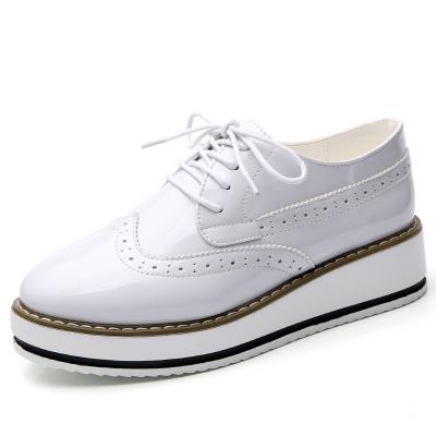 China New Anti-Smell Spring Around Flat Toe Carved Lace Up Women Shoes Oxford Brogue Shoes For Women for sale