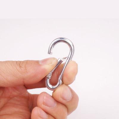 China Portable High Quality Outdoor Small Mini Hiking Buckle Metal Carabiner Keychain Mountaineering Carabiner Buckle for sale