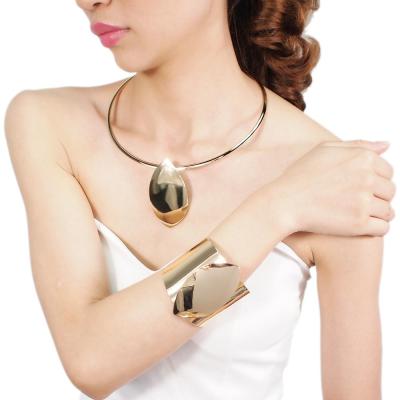 China Metal Punk Shiny Choker Fashion Statement Jewelry Set Large Bracelet Torx Geometric Necklace Bracelet Sets Women for sale