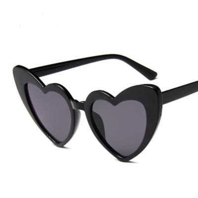 China Wholesale Cheap Luxury Fashion Designer Sun Glasses Fashion Ladies Shades Heart Shape Sunglasses 2021 For Women for sale