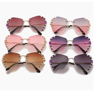 China Hot Selling Fashion Sun Glasses Optical Shades Sunglasses With Candy Color Lens Sunglasses 2021 Newest Diamond Women's Bling Sunglasses 2021 for sale