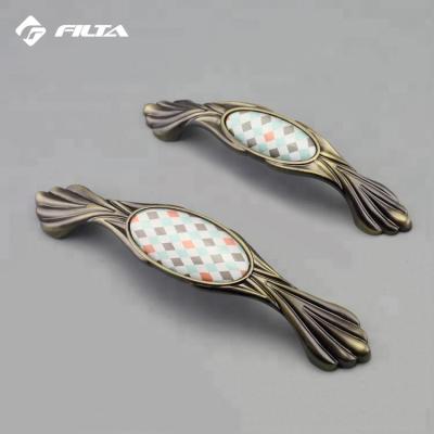 China Classic Design Antique Furniture Professional Pull Crystal Handles Cabinet Handle 5250 for sale