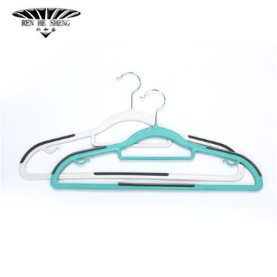 China Premium Eco-friendly Plastic Hangers Non Slip Kids Resistant Cloth Hangers For Clothing Store for sale