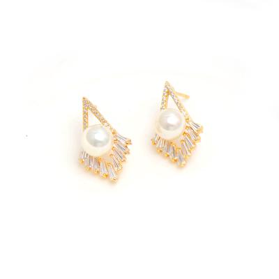 China 2021 New Korea Style Wholesale Gold Plated Pearl Stud Earrings Romantic Jewelry Women for sale