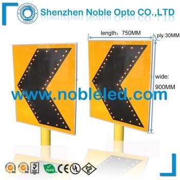 China IP54 Aluminium Housing Solar Traffic Signs Traffic Warning Signs Used To Roadway for sale