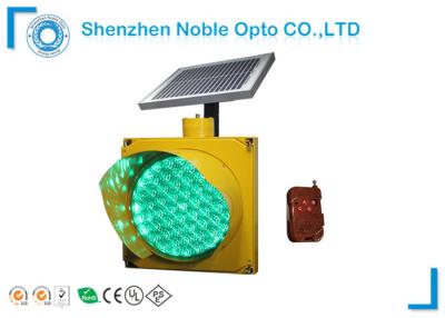 China IP65 Solar warning light Arrow Shape , Green Traffic Light road safety signs for sale