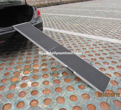 China 7ft Sustainable Light Weight Aluminum Folding Pet Ramp 213.5x38cm for sale