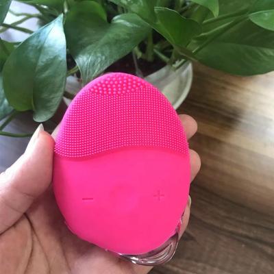 China Acne Treatment Waterproof Silicone Facial Cleanser Vibrating Ultrasonic Face Exfoliating Brush for sale