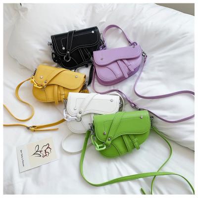 China Fashion Solid Color Fashion PU Leather Saddle Bag Cross - Body Shoulder Purses And Acrylic Chain Handbags Women for sale