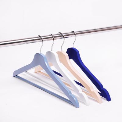 중국 New classic/postmodern wholesale non-slip natural eucalyptus solid wood hangers for store 판매용