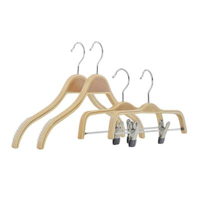 China Natural Living Room and Closet Non Slip Plywood Hanger Clothes Laminated Wooden Shirt Hangers Te koop