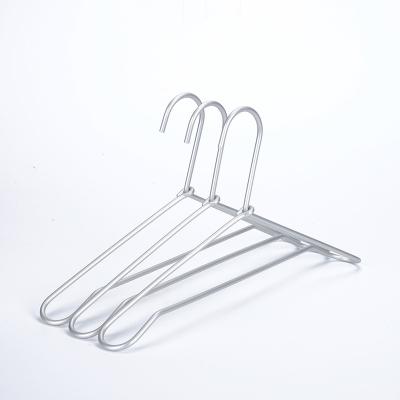 China Eco-friendly Material Wide Shoulder Cothes Hangers Thicken Aluminum Alloy Wire Hanger Drying Racks en venta