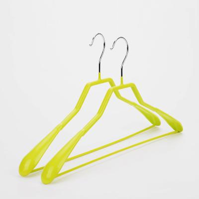 China Eco-friendly Material Factory Direct Thick Non Slip PVC Coated Metal Cloth Hanger With PVC Bar for sale