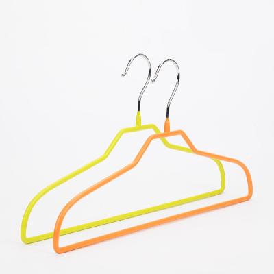 중국 Minimalist High Quality PVC Coated Wire Steel Hanger Metal Plastic Cloth Hanger For Clothes 판매용