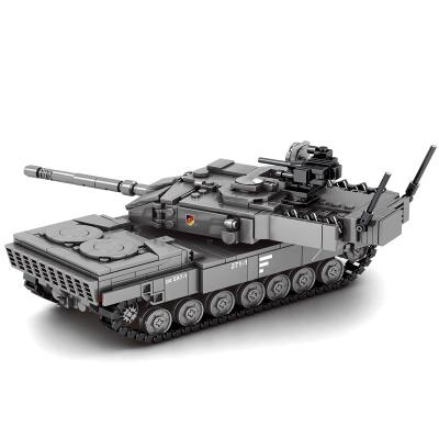 China Building Toy 898pcs Leopard 2A7+ Tank Building Blocks With Soldier ww2 Military Figures Toys For Children 0104 for sale