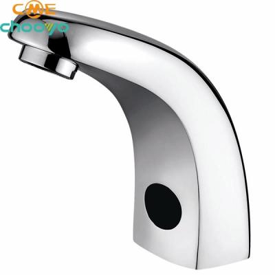 China Latest Sense Faucets Design Deck Mount Automatics Sensor Chrome Faucet In Lavatory for sale