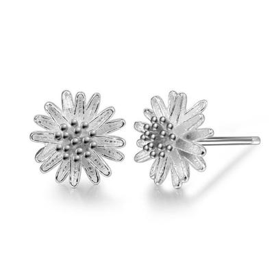 China Fashion Jewelry 925 Silver Plated Daisy Flower Stud Earrings (EETUD010) for sale