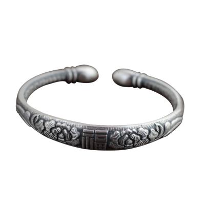 China Women Sterling Silver Cuff Bracelet Engraved Fowers Blessings Retro Bangle (055733) for sale