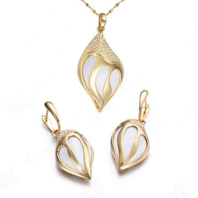 China 18K Yellow Gold Diamonds  White Agate Drop Pendant Earrings Jewelry (GDSET005) for sale