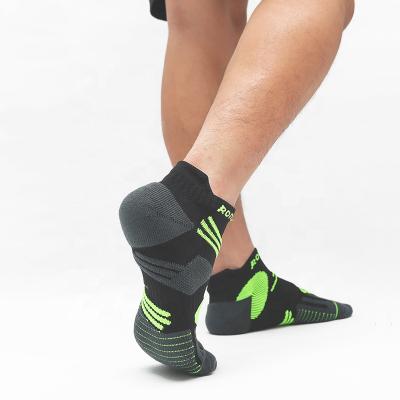 China Autumn And Winter Wholesale Antibacterial Short Tube Socks Men's Fitness Running Towel Knocks Breathable Sports Cycling Men's Socks for sale