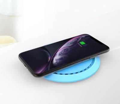 China Modern Attractive Magnetic Radio Wireless Charging Table Charging Support Phones All Type for sale