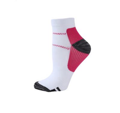 China OEM Logo Moisture-wicking Fabric Pressure Socks Breathable New Design Running Quick-Dry Compression Running Socks for sale