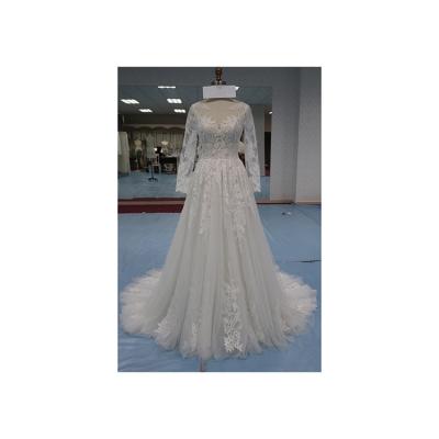 China Breathable luxurious lace-trimmed wedding dress with beautifully stitched long sleeves and long skirt wedding dress for sale