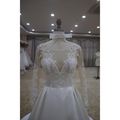 China Breathable Fashionable Comfortable Satin Bridal Gowns Luxury Wedding Dress for sale