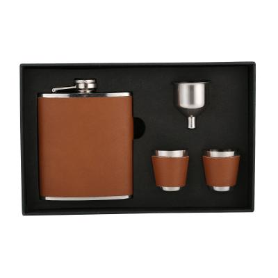 China Metal Stainless Steel Hip Flask PU Wrapped Wine Bottle Gift Set for sale