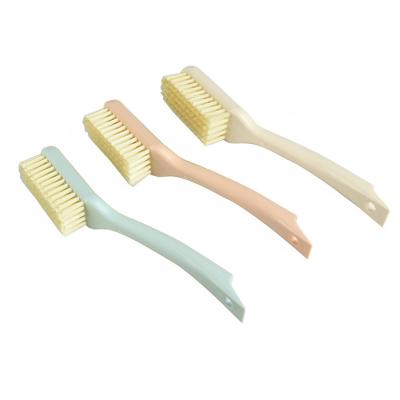 China Viable household long handle shoe brush can be hung simple multi-functional plastic washing brush shoe cleaning brush soft for sale