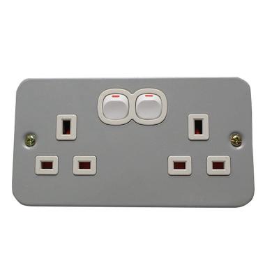 China Strong Wholesale British Standard Industrial British Standard Socket Outlet English Standard Wall Socket for sale