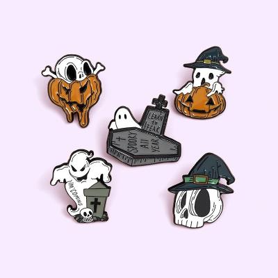 China Europe Ghost Pins Black Skeleton Embrace Witch Wizard Brooches Badges Skeleton Pins Halloween Decor Lapel Pins for sale