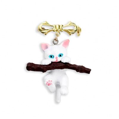 China Cute Europe clothing accessories lovely Japanese cat holding pins of a tree branch 3d for sale