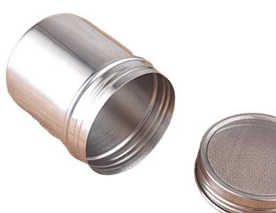 China Viable Fancy Cocoa Powder Coffee Dredge Stainless Steel Sugar Shaker with Fine Mesh Lid and Translucent Plastic Cover for Baking and Cooki for sale