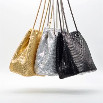 China Fashion Fashoion Shoulder Shiny Diagonal Bucket Bag Silver Aluminum Sequined Bucket Dinner Bag Women for sale